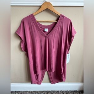 NWT Athleta Essence Away from Body Tee, Size XL.